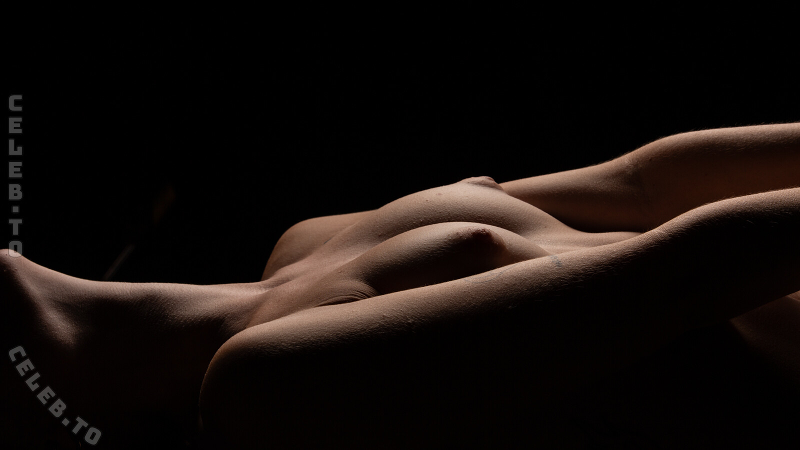 Chloe Loe nude photo 13