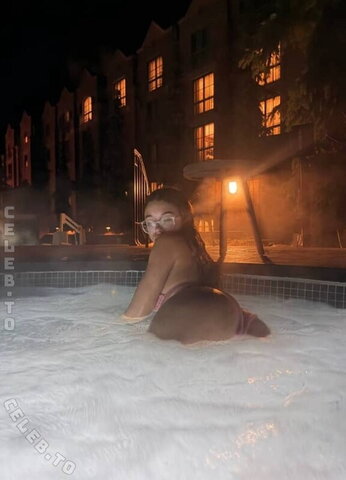 Chloe Parker photo 3