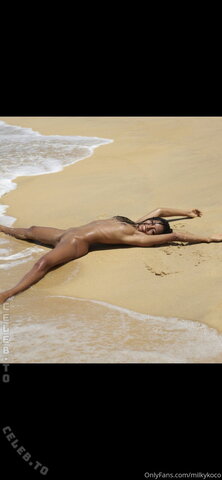 Chloe Saat nude photo 3