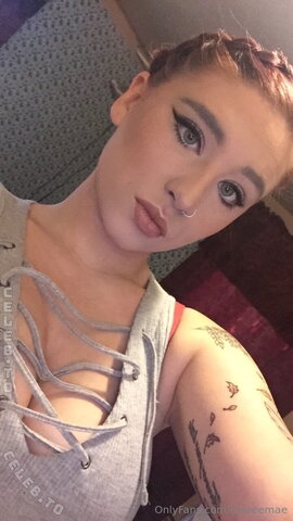 Chloee Mae nude photo 1