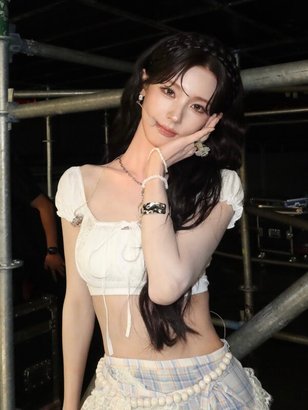 Cho Mi-yeon nude photo 6