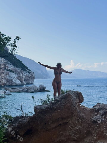 Chrisii_l – Such hot vacation pictures!