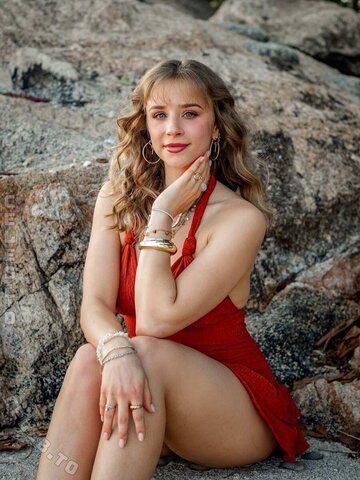 Christin Pawlowski Sexy (2 photos)