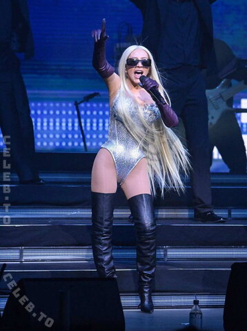 Christina Aguilera nude photo 16