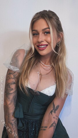 Christina Sigl Hot (2 photos)