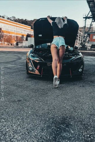 Chrisy__xX – Women and cars, simply awesome!