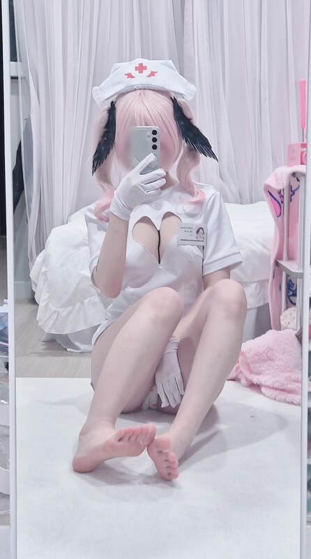 CHU nude photo 3