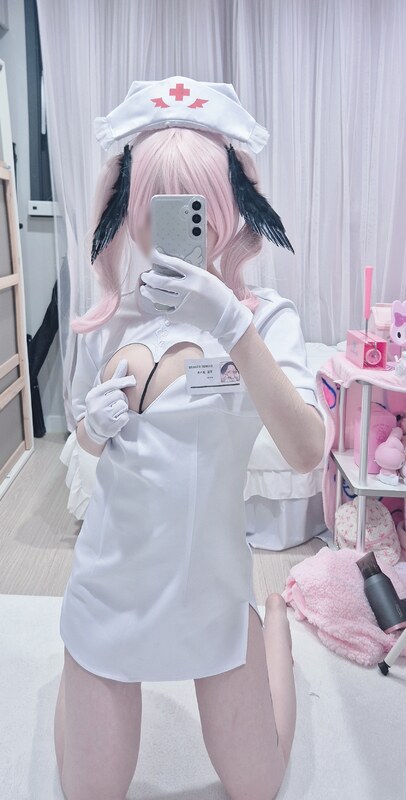 CHU nude photo 6