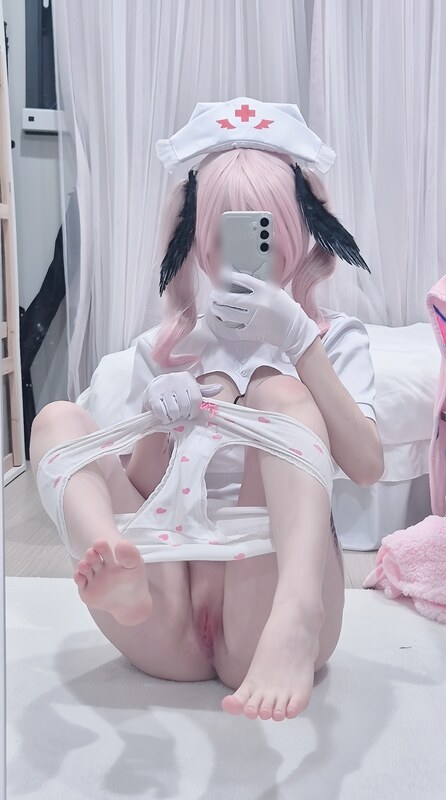 CHU nude photo 7