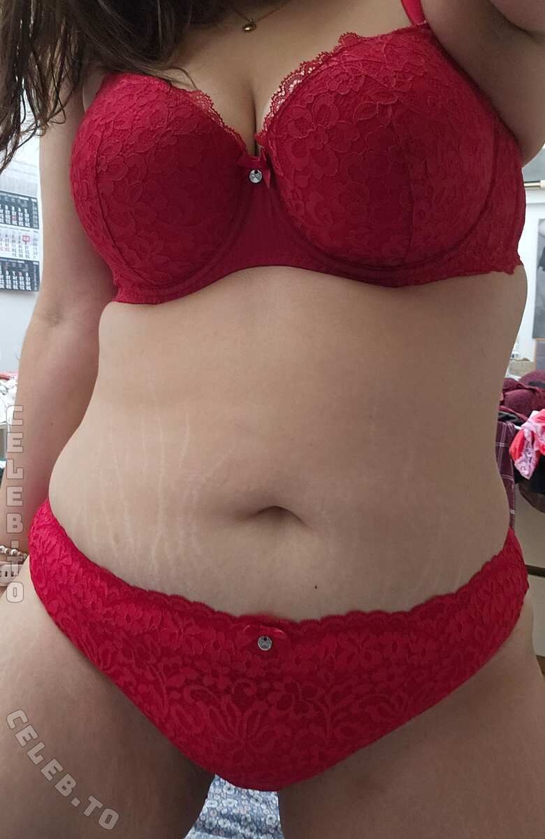 ChubiSwallows nude photo 8