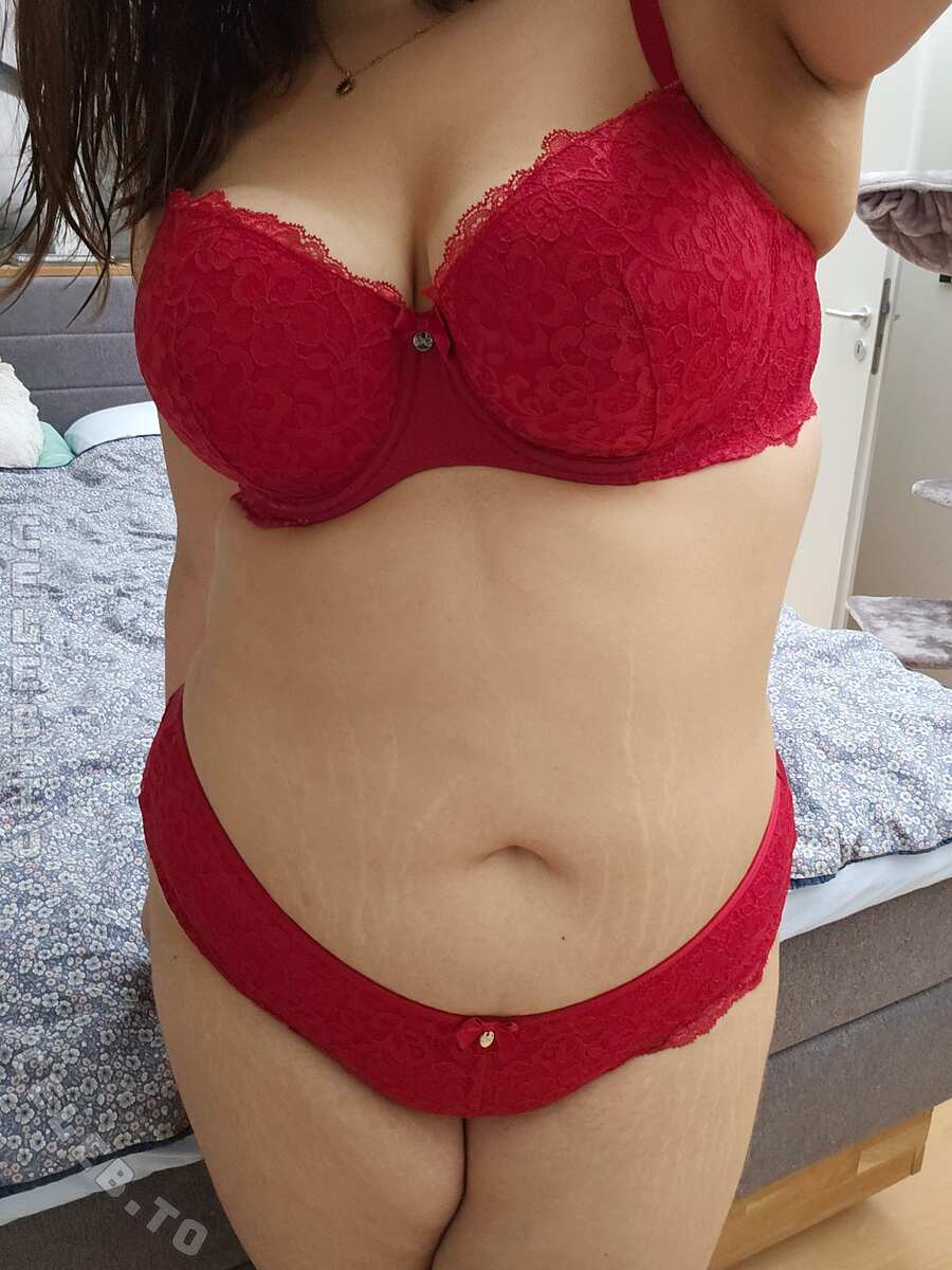 ChubiSwallows nude photo 9
