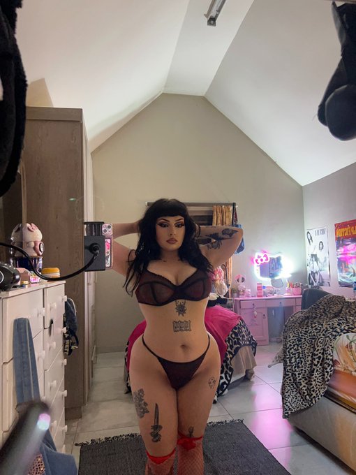 cici nude photo 4