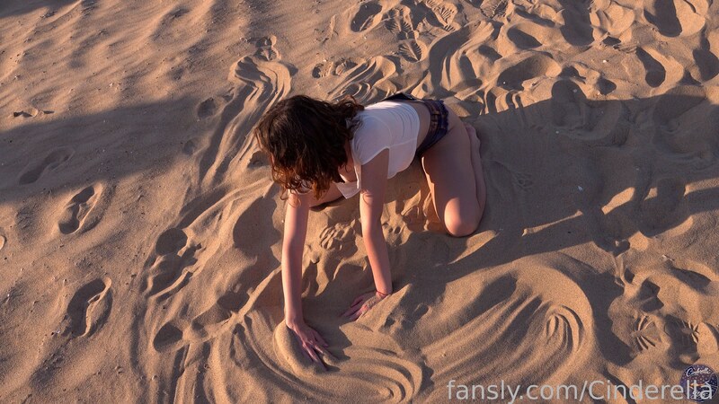 Cinderella Girl nude photo 9