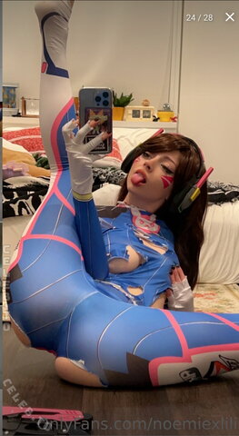 Cinnannoe nude photo 13