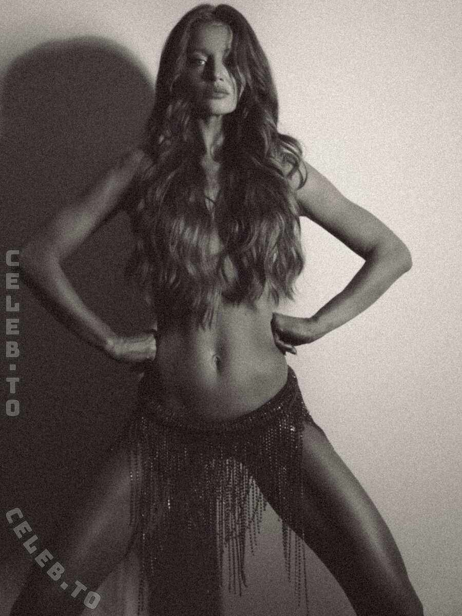 Cintia Dicker nude photo 7