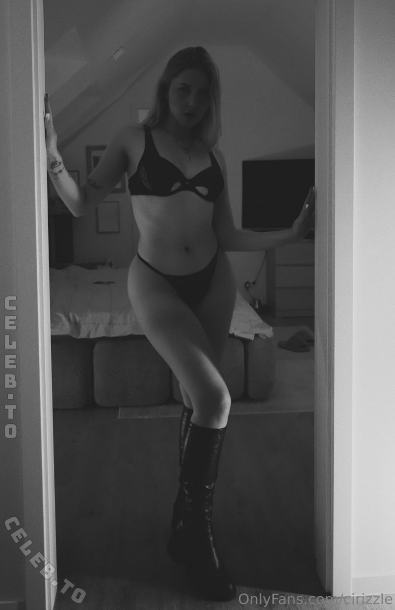 Cirizzle nude photo 5