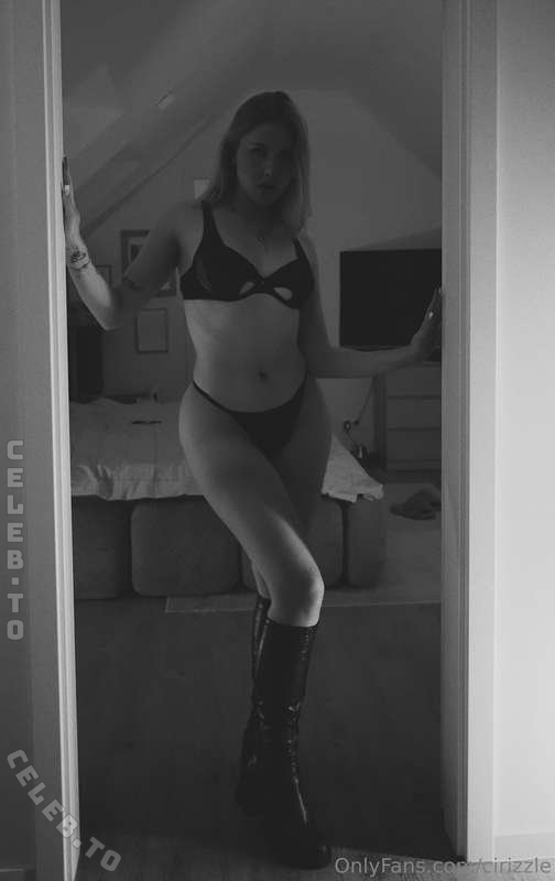Cirizzle nude photo 3