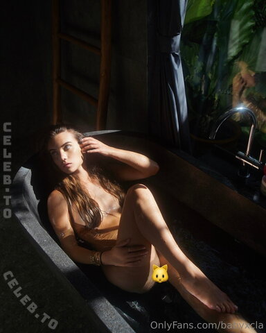 Claire Molin nude photo 34