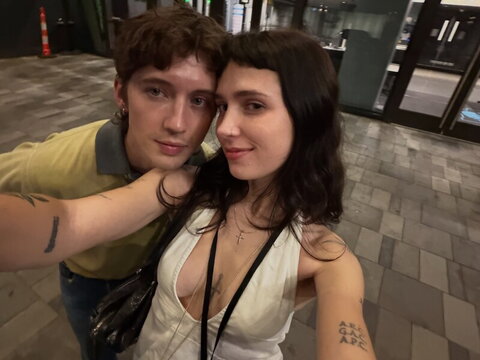Clairo Hot (1 photo)