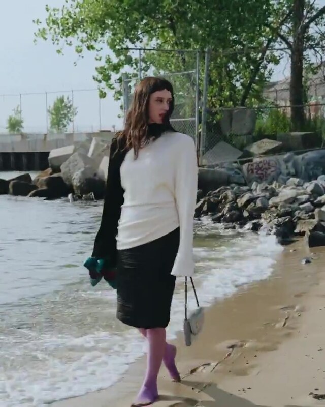 Clairo nude photo 4