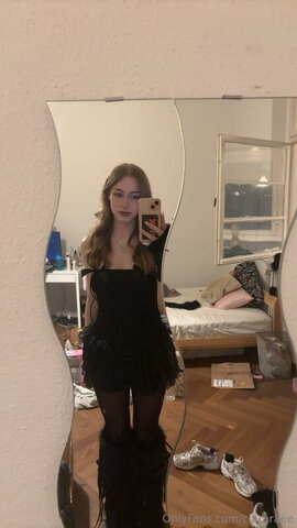 Clara Rae nude photo 11