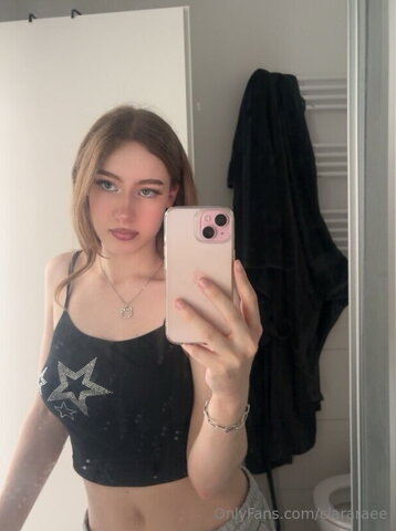 Clara Rae nude photo 6