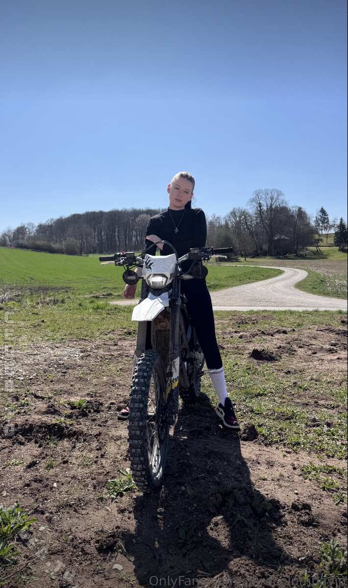 Claracolumna nude photo 1
