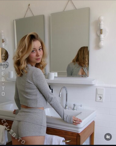 clara.sdk nude photo 22