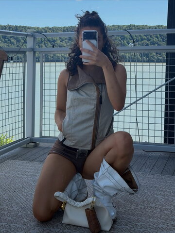 clara.west nude photo 5