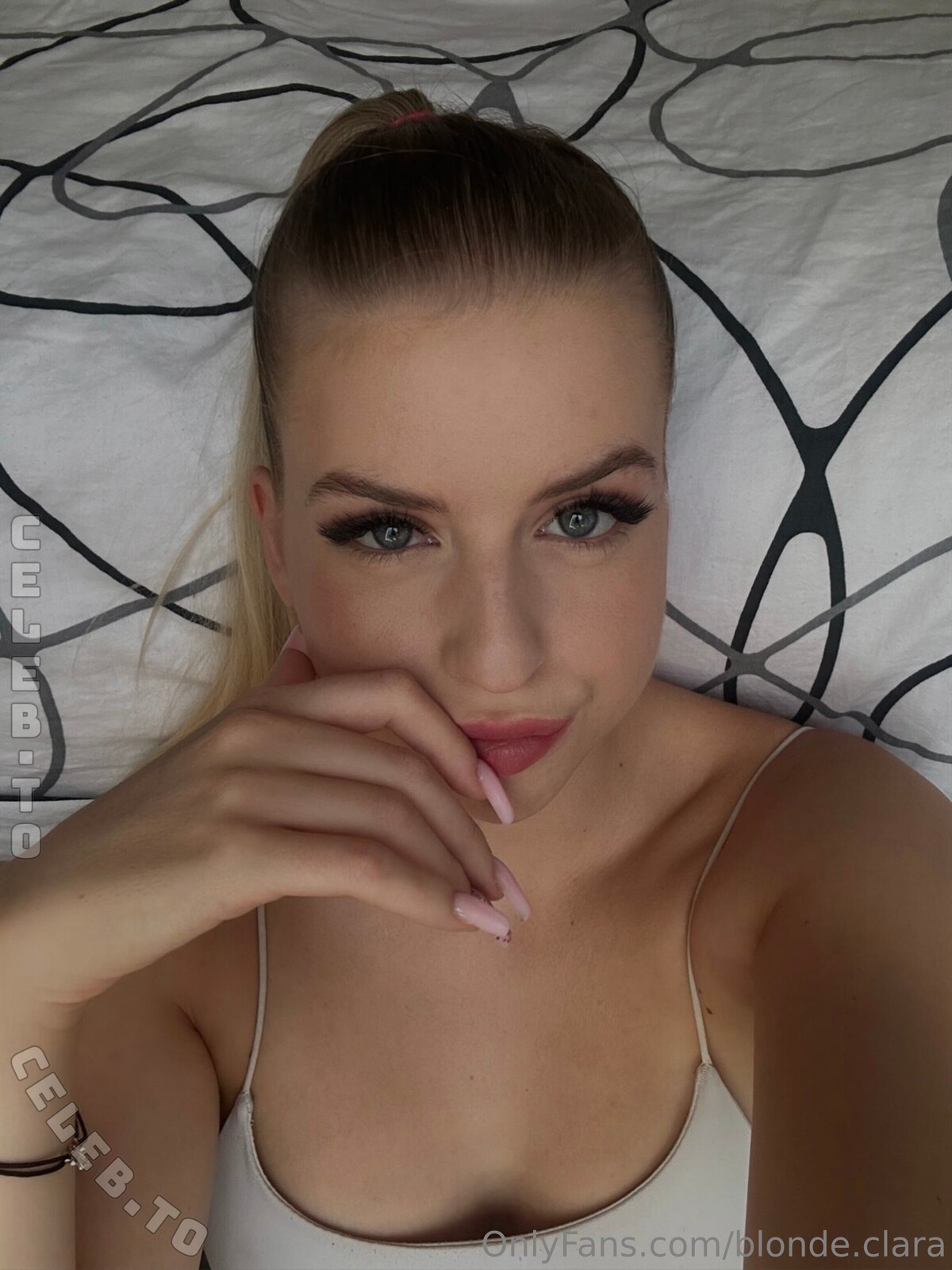 Clariette nude photo 7