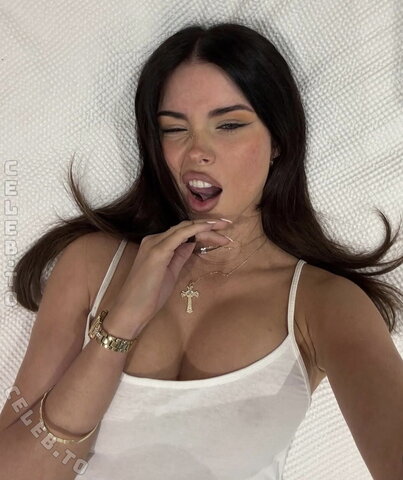 Clarissa Bea nude photo 21