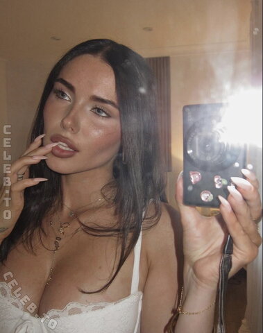 Clarissa Bea nude photo 7