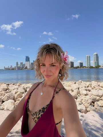 Claudia Garcia nude photo 4