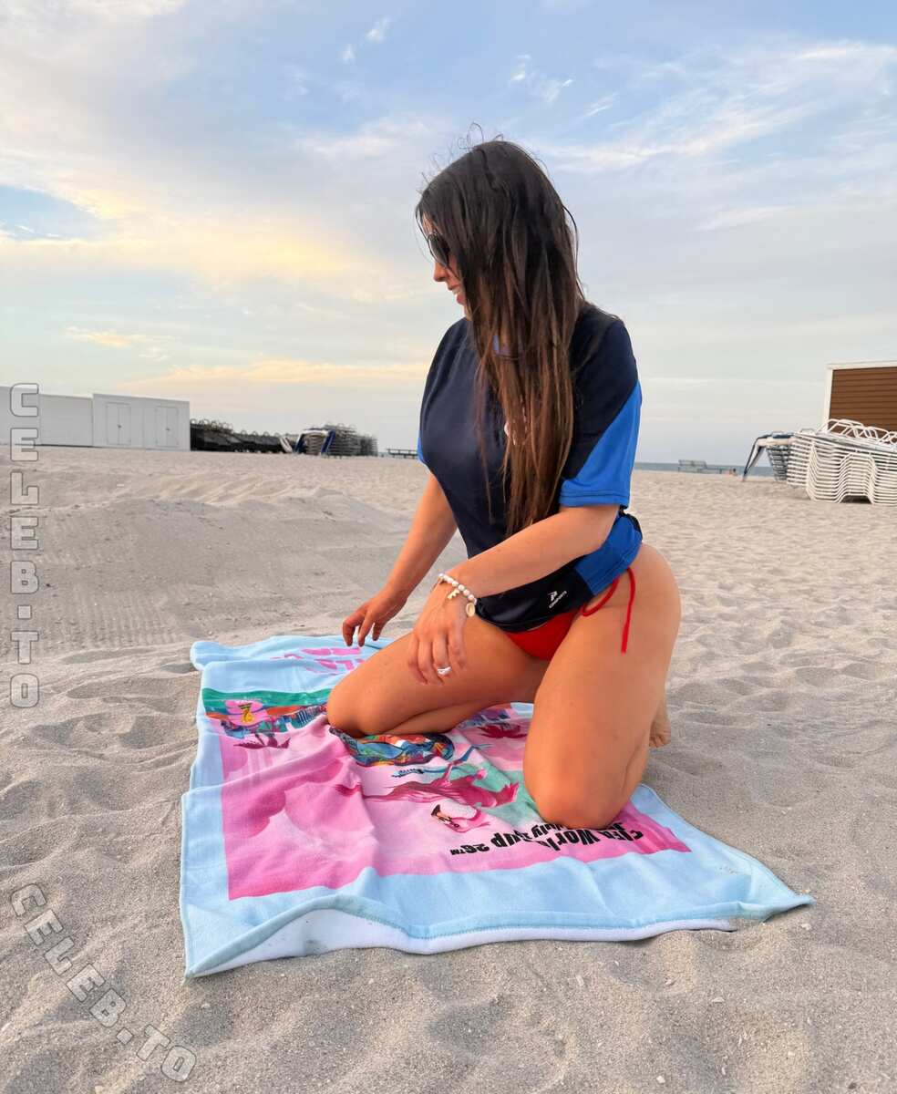 Claudia Romani nude photo 3