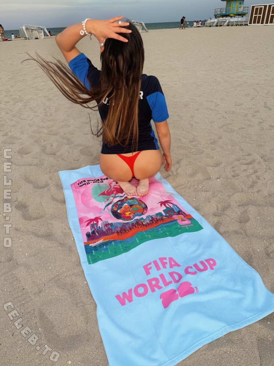Claudia Romani nude photo 4