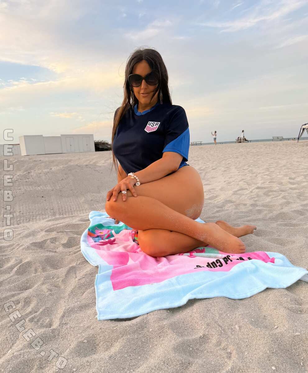 Claudia Romani nude photo 7