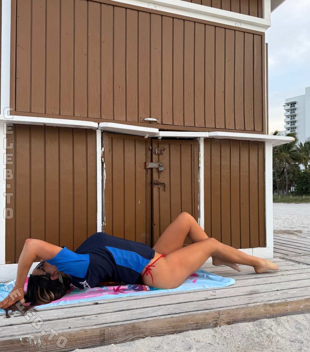 Claudia Romani nude photo 9