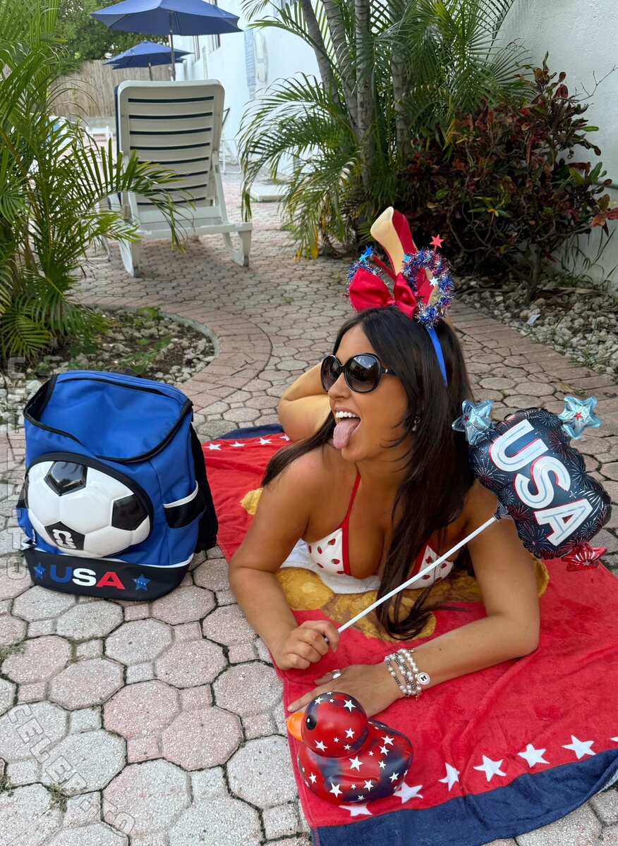 Claudia Romani nude photo 1