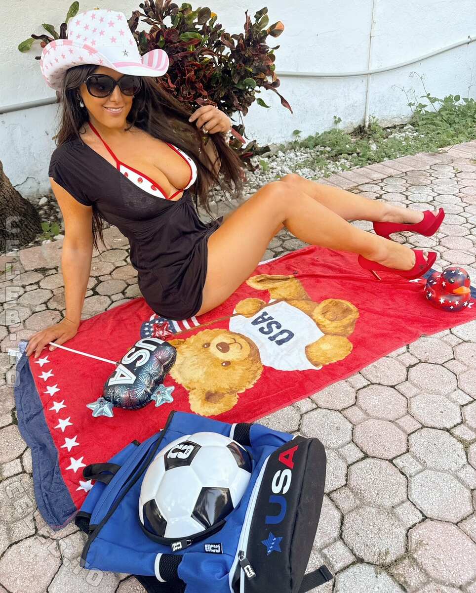 Claudia Romani nude photo 8