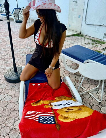 Claudia Romani nude photo 6