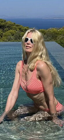 Claudia Schiffer nude photo 6