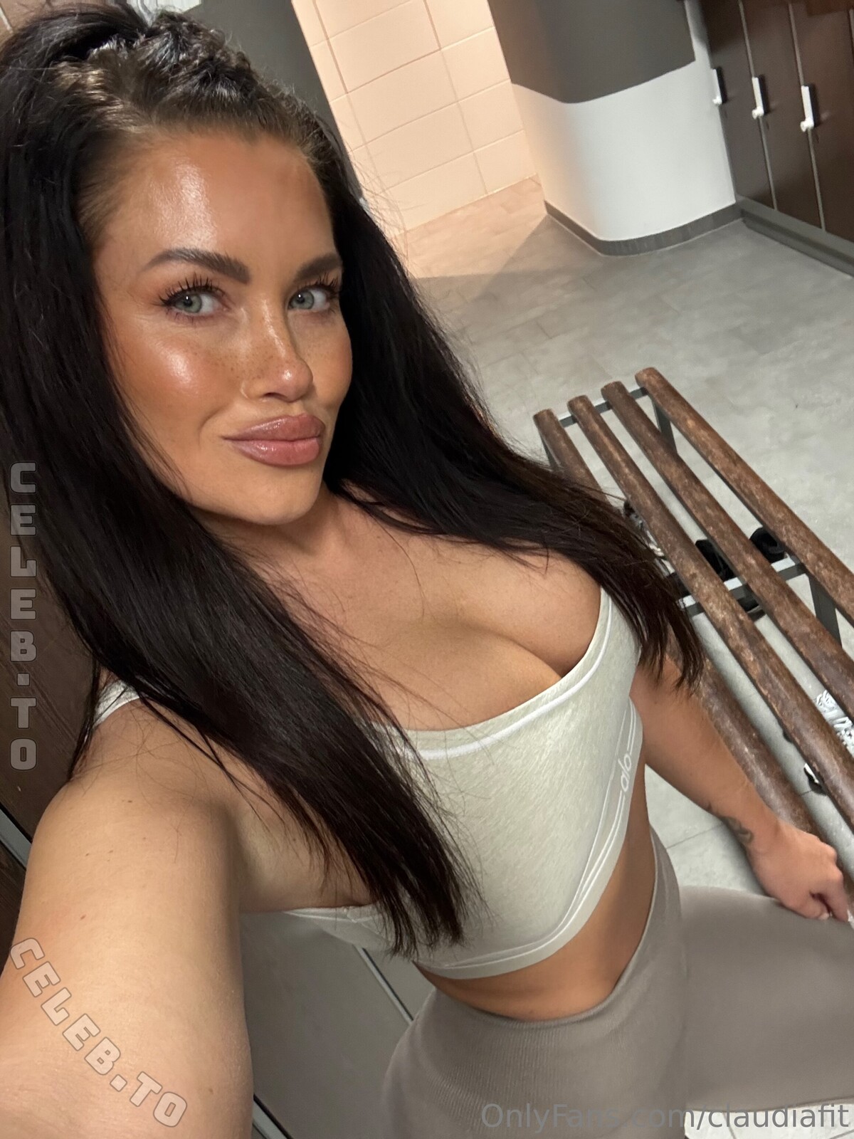 Claudiafit nude photo 6