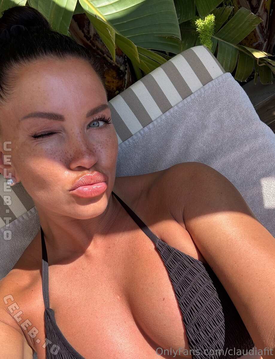 Claudiafit nude photo 21