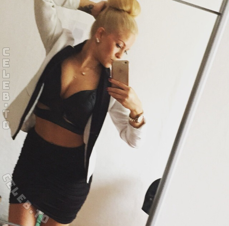 Claudiafit nude photo 1