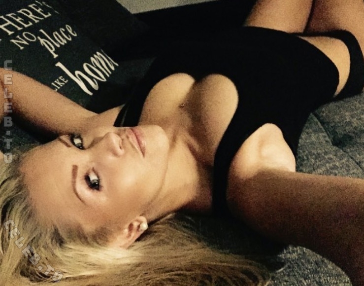 Claudiafit nude photo 21