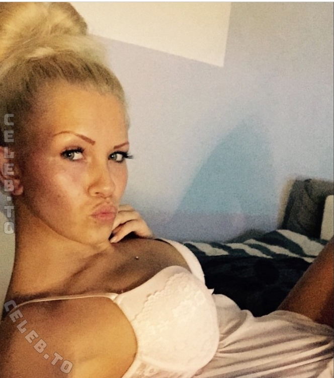 Claudiafit nude photo 22