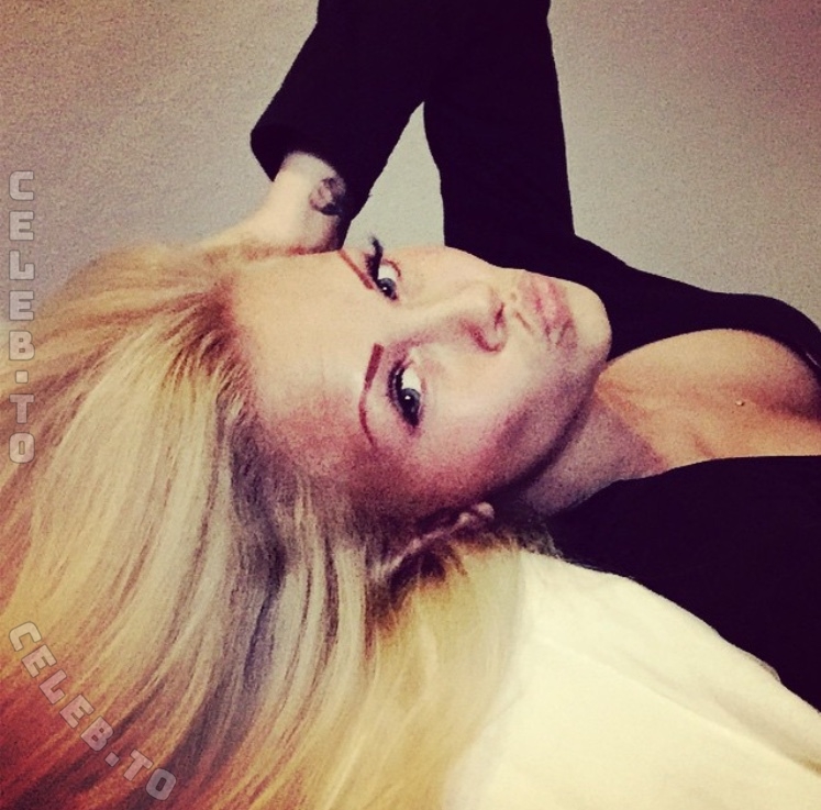 Claudiafit nude photo 23
