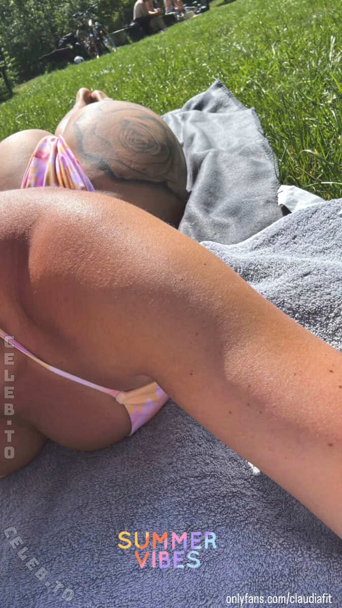 Claudiafit nude photo 1