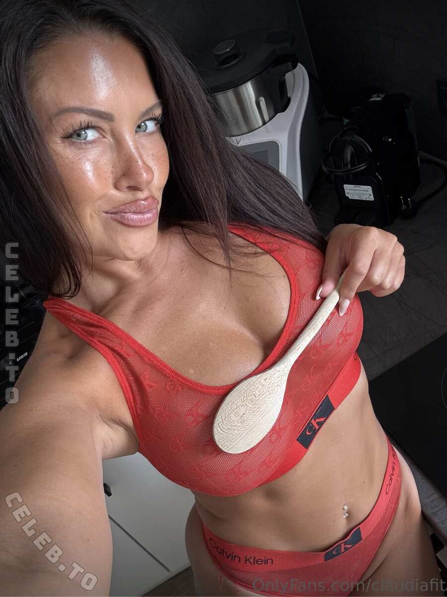 Claudiafit nude photo 3