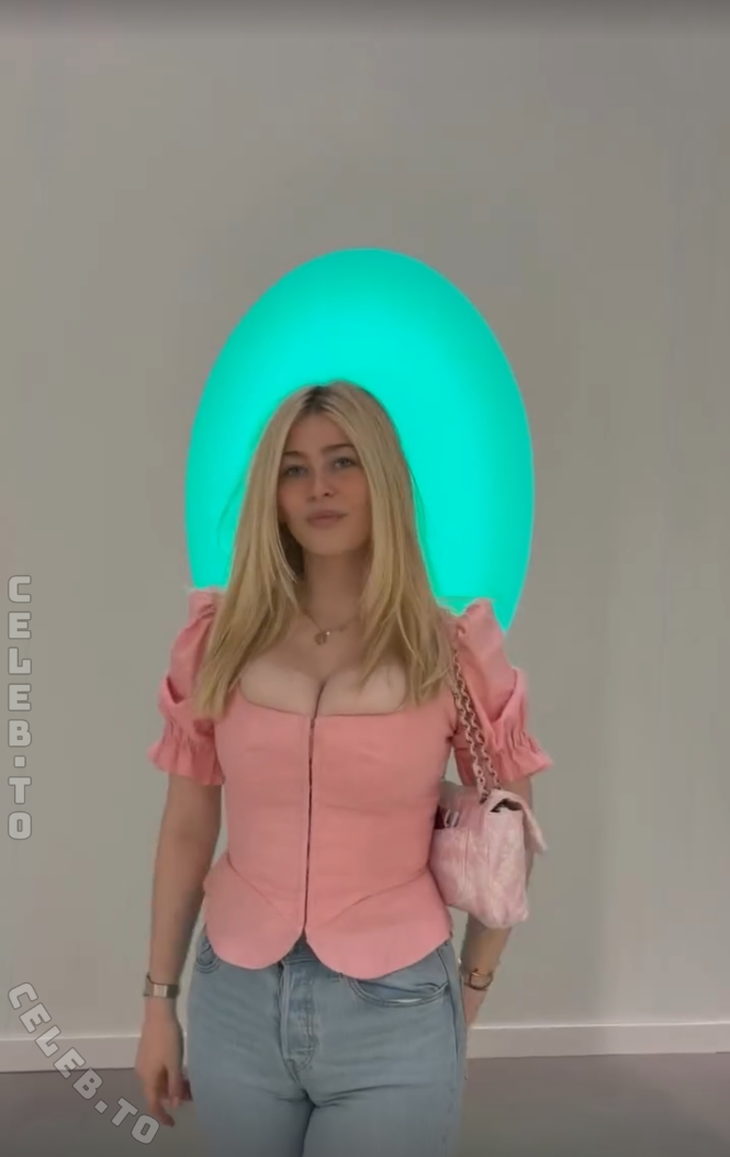 Clementine Vaughn nude photo 1